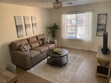 Lovely/clean 1 Bedroom Condo 9 mins from Downtown