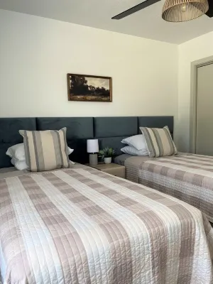 Lakeview! The Jefferson Cottage at Holiday Island. Hotels near Eureka Springs Music Park