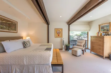 Pebble Beach perfection. Peaceful, Ocean view property to rest, golf, reset. Отели рядом с достопримечательностью «Bird Rock Vista Point»