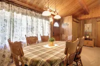 4 Bedroom cabin, dog friendly with large private fenced yard and EV charger
