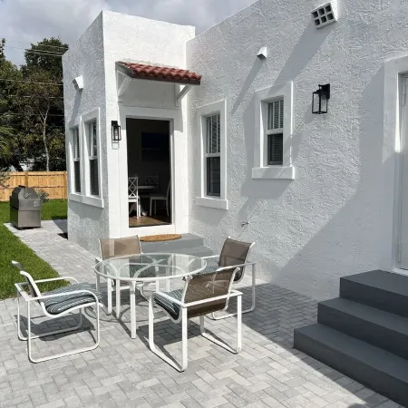 Villa Aqua Historic fully restored villa close to beach and down town