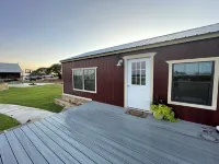 Poolside guesthouse in beautiful Hill Country