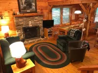 Cozy Cabin with Fireplace, 2 Bedrooms & 2 Queen Size Couch Beds!