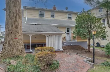 Chic, Modern & Cozy~Walk to Train~Free Parking NYC