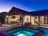 Bella Vida•Sleeps29, No Bunks•HeatedPoolOpt•QuietSubdiv•FREEFrioAccess@ConcanVIP Hotels in Concan