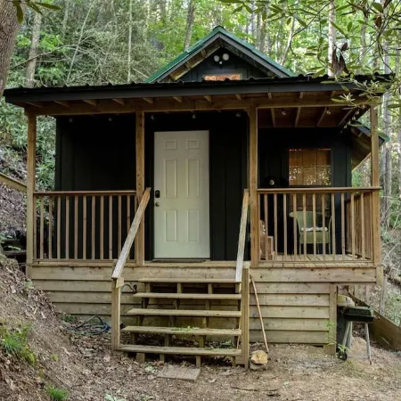 Remote cabin with creek and waterfall views 10 min from town