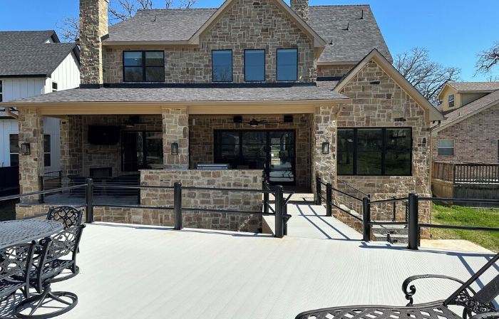 New Lake Paradise! 4 bdrm 3.5 ba house w/ lift, deck, grill, sauna, smart, media