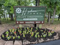 Amazing view!! Convenient location, Beautiful 3BR, Lakefront Condo with 2 Pools