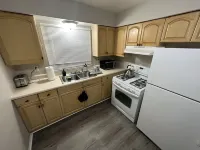 Entire house Spacious & Clean for 9.  Close To Everything! with WiFi Hotels in Hazel Park