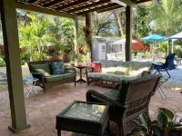 Large 1 Br Apt. - Just a 12-Minute Walk to Groceries, Downtown, Food & Shops!