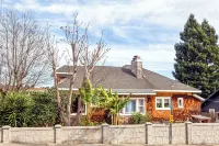 Charming Spacious Victorian Garden Oasis in the heart of Marin, Gate, Deck, BBQ