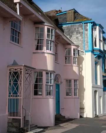 Holiday Cottage with seafront beach hut - sleeps 4 Отели в г. Лайм-Регис