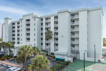 3 min walk to beach! Ocean and river views. Great sunsets! Updated 2 br 2ba