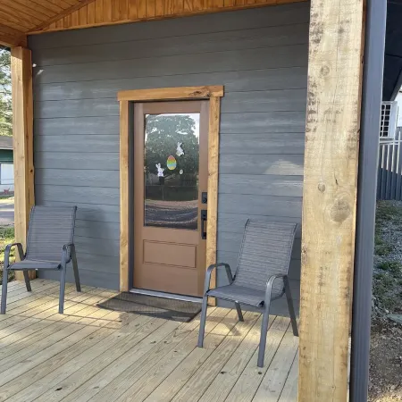 Makin Memories New Cabin Near Lake Texoma & Casino. A Mile to Marina/Boat Ramp.