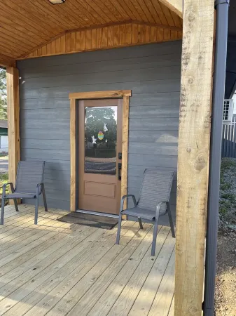 Makin Memories NEW cabin on Lake Texoma. Less than a mile from boat ramp/beach.