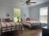 Cabin retreat on beautiful Lake Guntersville!  Perfect for families/fisherman!