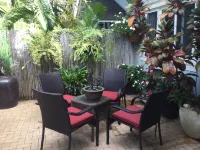 Private well appointed cottage, steps from beach