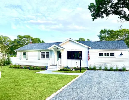 Pet Friendly Fenced Yard Beach House, Viking Stove, Pool, #beachybungalow Отели рядом с достопримечательностью «Drift Inn»