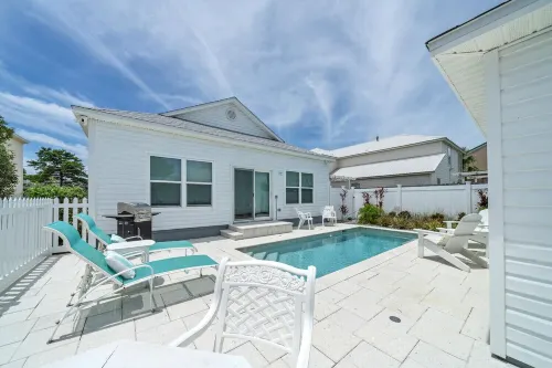 Private Pool! 3 Blks to Beach Access! West Destin, Next to the Henderson!
