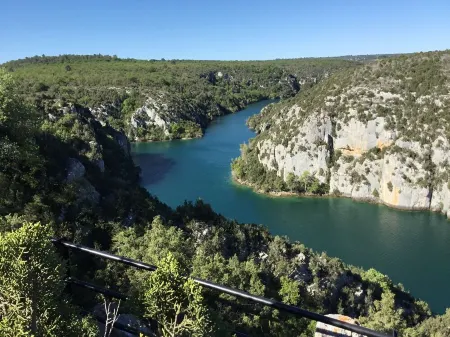 LE ROMARIN-FULLY AIR-CONDITIONED VILLAGE HOUSE WITH FREE WIFI