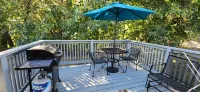Creekside Cottage. Weekly/ Monthly Discounts. Wifi. Private. Great deck!