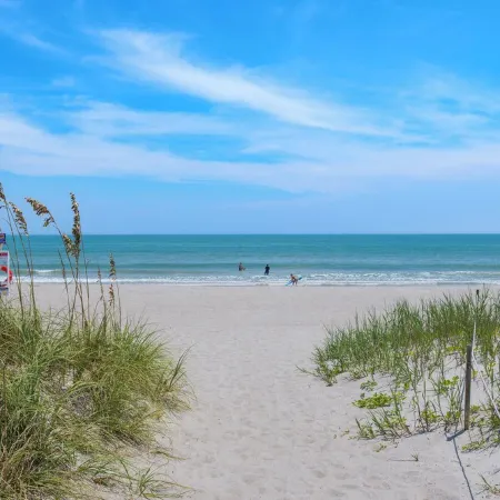 4Br Waterfront Retreat - Private Dock, Kayaks, Hot Tub & Tiki Bar  Walk to Beach