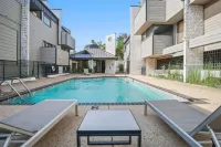 Luxurious Downtown OKC Studio! Hotels in 