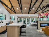 Lux Designer Private Waterfront Crooked River Sebago - Glass Walls - Huge Yard Hotels in Casco
