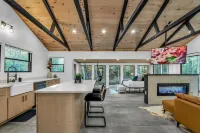 LUX Designer Private Waterfront Crooked River SEBAGO