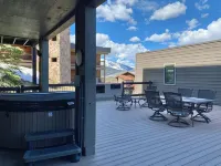 Penthouse #1: Panoramic Views, Hot Tub, 75 55" TVs, Sonos, Free Ski Bus