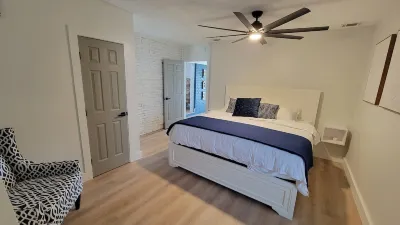10% of a Weeks Stay, Pet Friendly, Big Backyard Everything is  Close.
