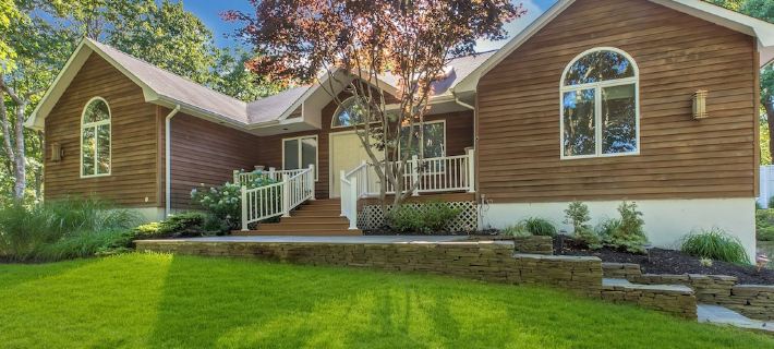Hamptons - Pool & Private Tennis Court, Hot Tub, 2 Pickleball Courts Hotels in Hampton Bays