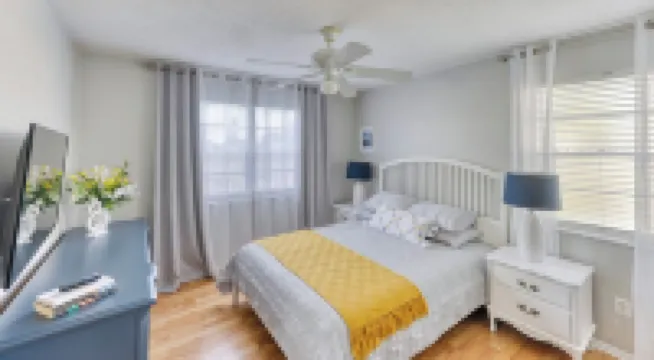 Beautiful Condo in Dunedin. 5 min from the beach!