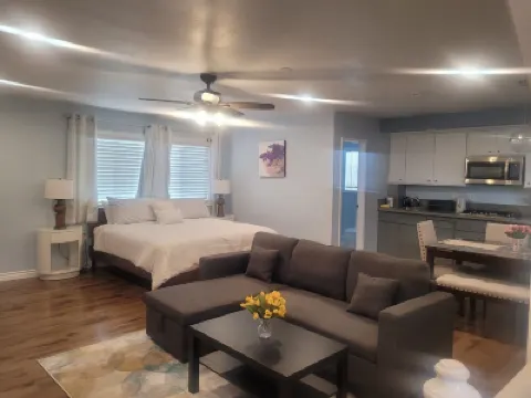 STUDIO COMFORT Hotels near Adventure City