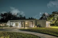 Hidden Eco-Luxe Earth Home Retreat in the Heart of Hill Country