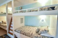 Charming Waterfront Cottage with Boat Ramp and boat docking - Pet Friendly - Country Houses