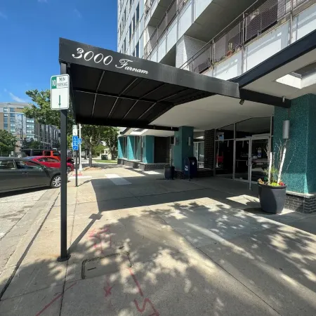 2B-2B centrally located in Omaha with skyline balcony views.
