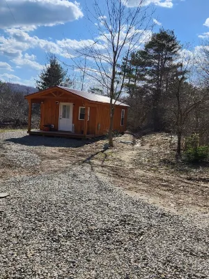 Forest Moon Cottage Hotel dekat Tompkins Cortland Community College