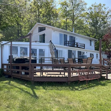 Rustic-chic cottage with fantastic lake access, 15 minutes to Ithaca