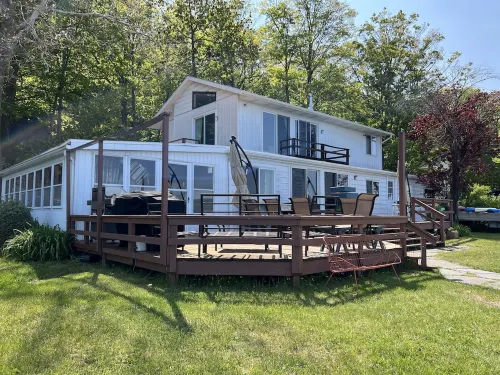 Rustic-chic cottage with fantastic lake access, 15 minutes to Ithaca