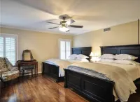 Town of Highland Park Charming SMU Hilltop Cottage