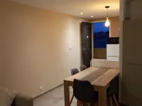 Cosy studio 2mn walk from the beaches small sea view