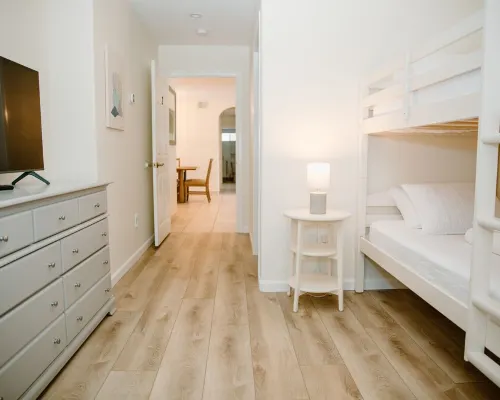Spacious home 7 minutes away from the beach! 골레타 호텔