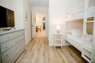 Spacious home 7 minutes away from the beach!
