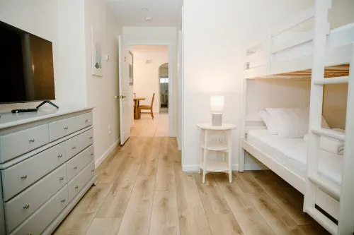 Spacious home 7 minutes away from the beach!