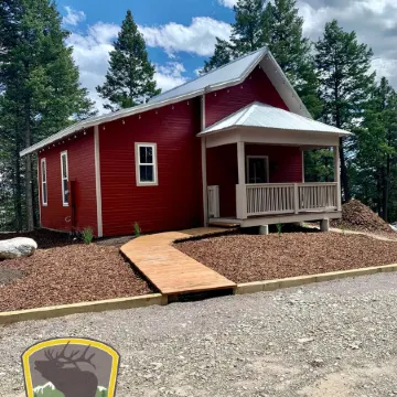 The Blacktail at Elk Ridge Village Cabin 301B with Views Flathead Lake.