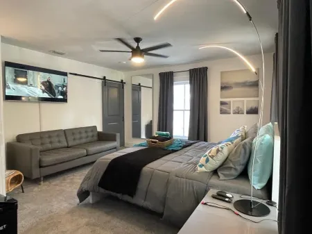 Cozy Historic home with 2 king size beds in Sanford