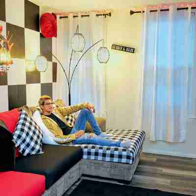 Trendy Downtown Nashua Getaway: Checkers-Themed 1 Bed/1 Bath! Others