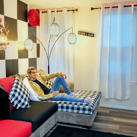 Trendy Downtown Nashua Getaway: Checkers-Themed 1 Bed/1 Bath!