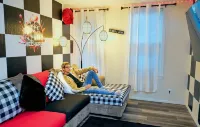 Trendy Downtown Nashua Getaway: Checkers-Themed 1 Bed/1 Bath!